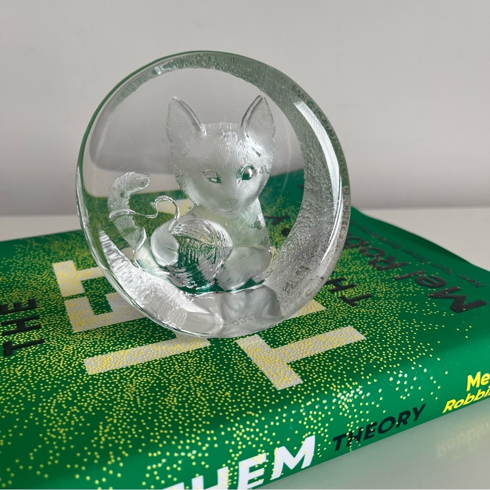 Mats Jonasson Crystal Cat with Yarn‎ Kitten Signed Made in Sweden in paperweight